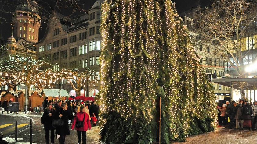 Albero Di Natale Zurigo.Le Migliori Citta Da Visitare Durante Le Vacanze Di Natale