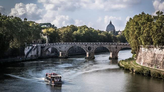 Tevere with boat